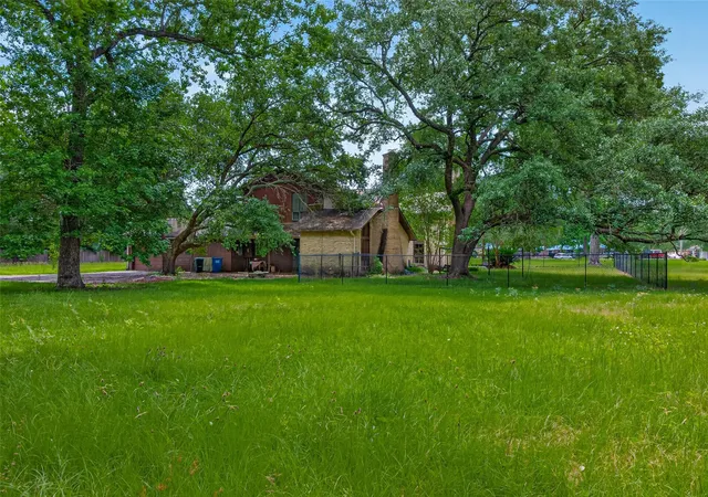 2nd image of 219 Cardinal Dr, Liberty, TX 77575 | MLS# 86227968