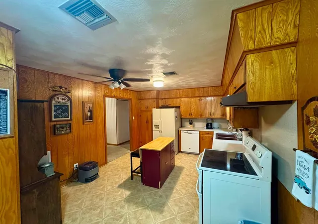 3rd image of 1815 Lee Miller Rd, Silsbee, TX 77656 | MLS# 49347636