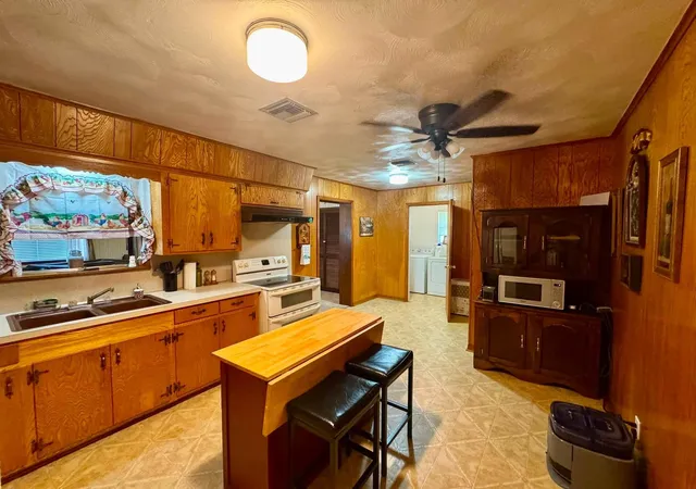 4th image of 1815 Lee Miller Rd, Silsbee, TX 77656 | MLS# 49347636
