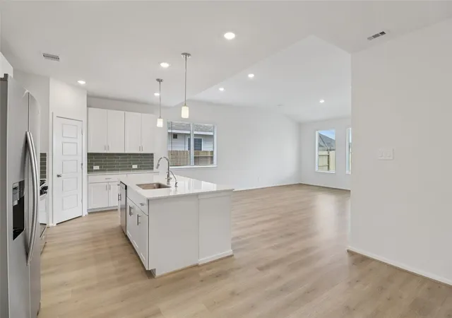 Photo 3 of Single family home for sale at 5217 Redbud Valley Dr, Pearland, TX 77584 | MLS# 94881968 | Listing updated on 2026-08-27