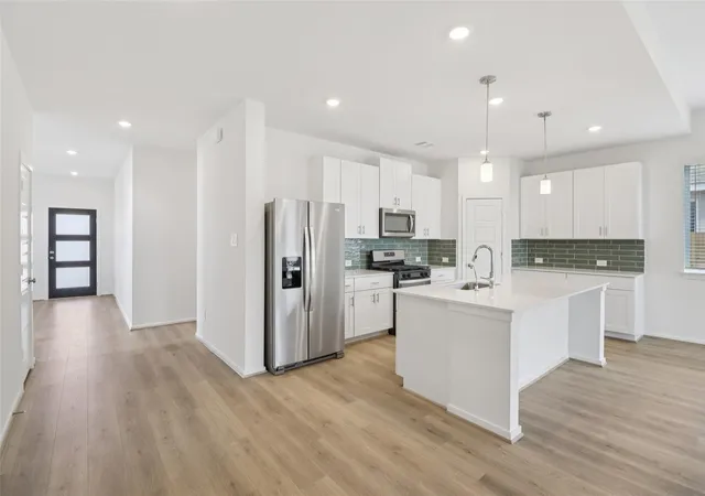 Photo 3 of Single family home for sale at 5217 Redbud Valley Dr, Pearland, TX 77584 | MLS# 94881968 | Listing updated on 2026-08-27