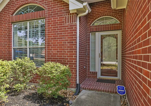 Photo 2 of Sale Pending at 26924 Manor Falls Dr, Kingwood, TX 77339 | MLS# 31653894 | Listing updated on 2026-09-03