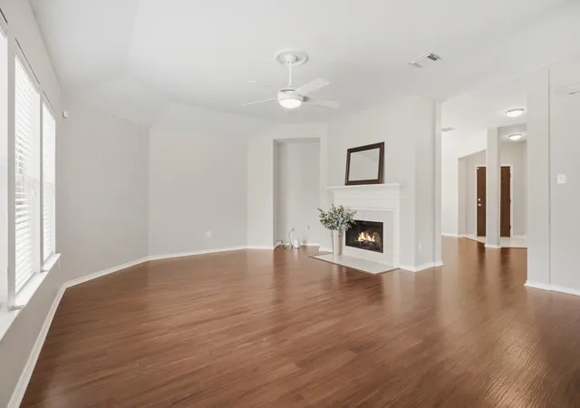 Photo 3 of Single family home for sale at 2894 Smokey Lake Ln, Dickinson, TX 77539 | MLS# 81367701 | Listing updated on 2026-08-31