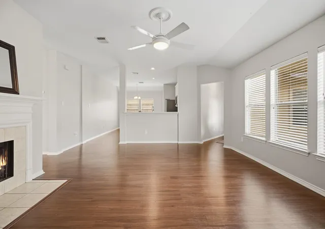 Photo 4 of Single family home for sale at 2894 Smokey Lake Ln, Dickinson, TX 77539 | MLS# 81367701 | Listing updated on 2026-08-31