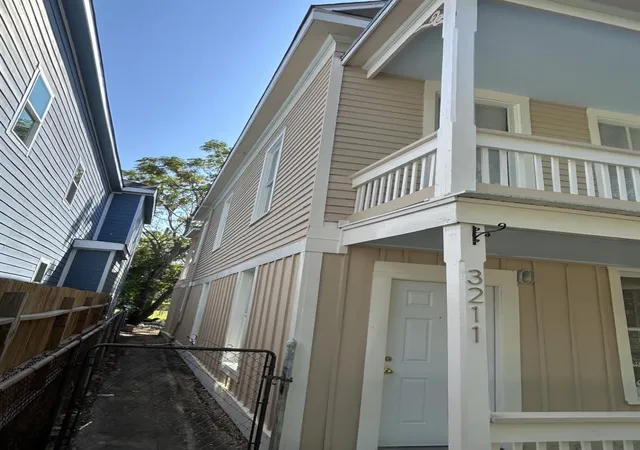 Photo 3 of Single family home for sale at 3211 Avenue N, Galveston, TX 77550 | MLS# 91329104 | Listing updated on 2026-09-15