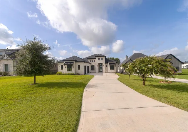 Photo 3 of Single family home for sale at 11653 Grandview Dr, Montgomery, TX 77356 | MLS# 55253966 | Listing updated on 2026-09-19