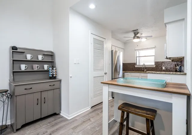 Listing Photo 4 - Condo for sale in building located at 203 Lakeview Ter, Conroe, TX 77356 - Unit #B