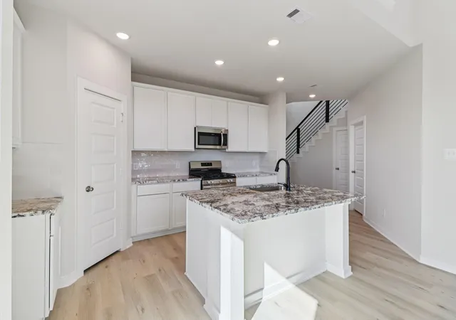 Photo 3 of Sale Pending at 25526 Blossom Ct, Montgomery, TX 77316 | MLS# 80576188 | Listing updated on 2026-09-10