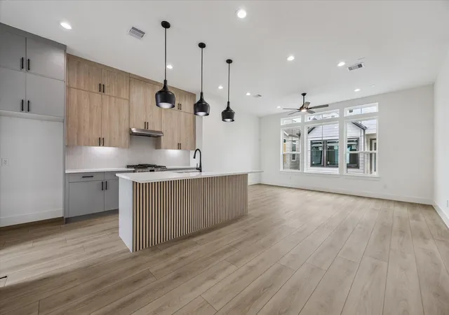 Photo 3 of Single family home for sale at 752 Curtin St, Houston, TX 77018 | MLS# 63797419 | Listing updated on 2026-09-20