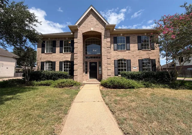 Photo 1 of Single family home for sale at 2854 Everett Dr, Friendswood, TX 77546 | MLS# 47972940 | Listing updated on 2026-09-17