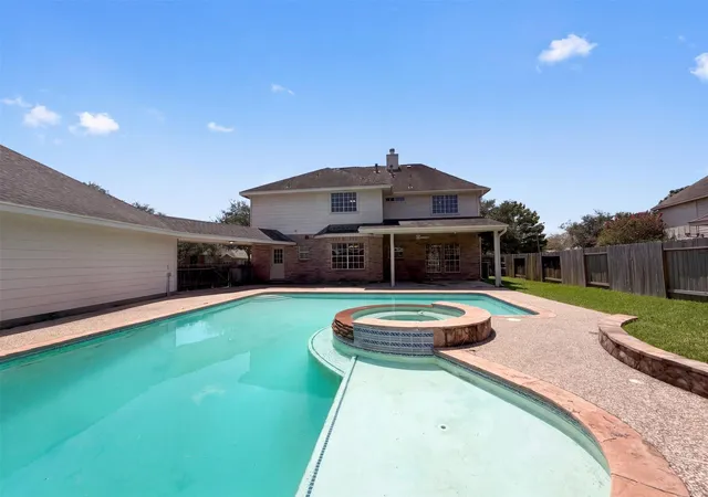 Photo 4 of Single family home for sale at 2854 Everett Dr, Friendswood, TX 77546 | MLS# 47972940 | Listing updated on 2026-09-17