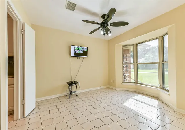 4th image of 15723 Firthridge Ct, Webster, TX 77598 | MLS# 57560077