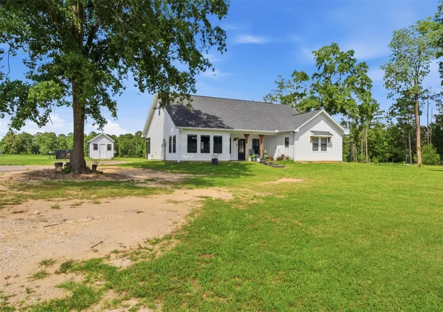 Photo 2 of Sale Pending at 927 Aggie Ave, Livingston, TX 77351 | MLS# 52607923 | Listing updated on 2026-09-07