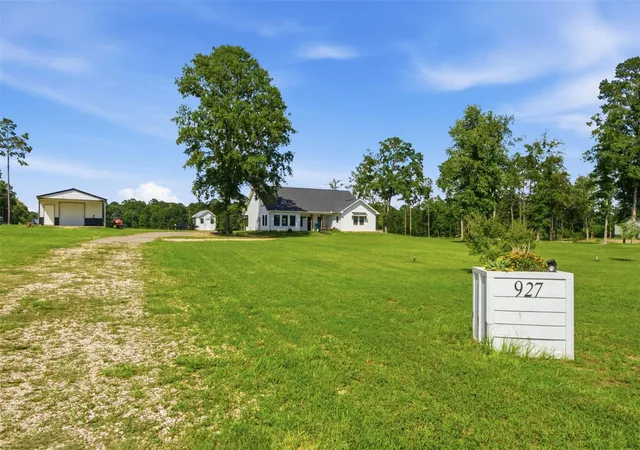 Photo 3 of Sale Pending at 927 Aggie Ave, Livingston, TX 77351 | MLS# 52607923 | Listing updated on 2026-09-07