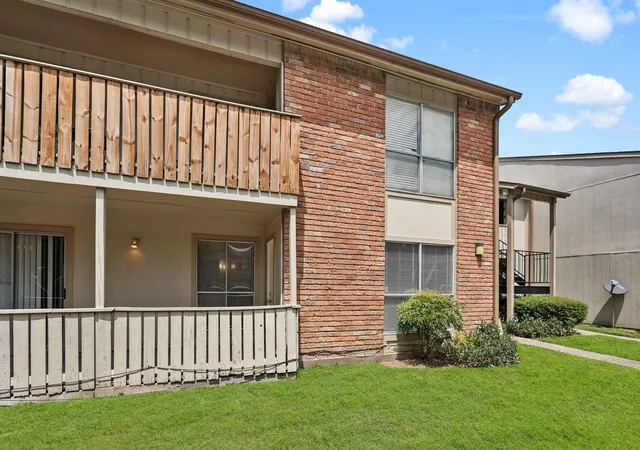 3rd image of 5667 Birchmont Dr, Houston, TX 77091