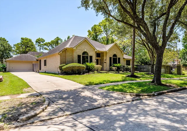 Photo 2 of Sale Pending at 15702 Park Center Wy, Houston, TX 77059 | MLS# 13738743 | Listing updated on 2026-09-12
