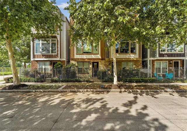 Photo 1 of Single family home for sale at 1820 Dennis St, Houston, TX 77004 | MLS# 61109627 | Listing updated on 2026-08-25