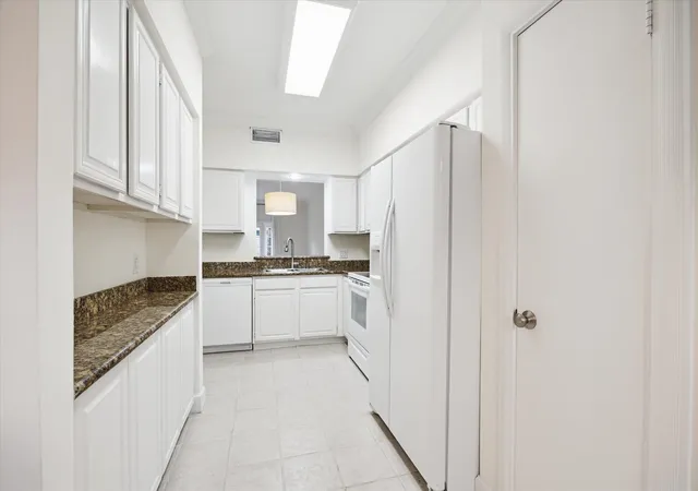 5th image of 3776 Lake St, Houston, TX 77098 | MLS# 37157785