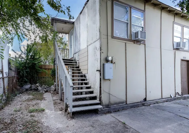 2nd image of 904 Panama St, Houston, TX 77009 | MLS# 78687008