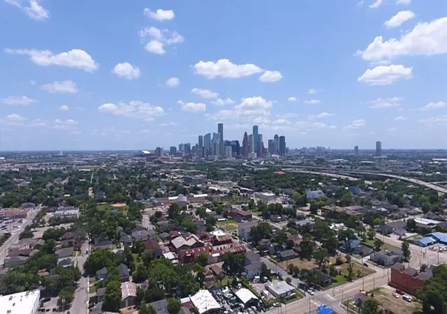 39th image of 904 Panama St, Houston, TX 77009 | MLS# 78687008