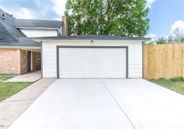 Photo 3 of Single family home for sale at 15202 La Paloma Dr, Houston, TX 77083 | MLS# 35503338 | Listing updated on 2026-09-16