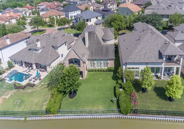 Photo 4 of Sale Pending at 15426 Oyster Crk Ln, Sugar Land, TX 77478 | MLS# 48444608 | Listing updated on 2026-10-07