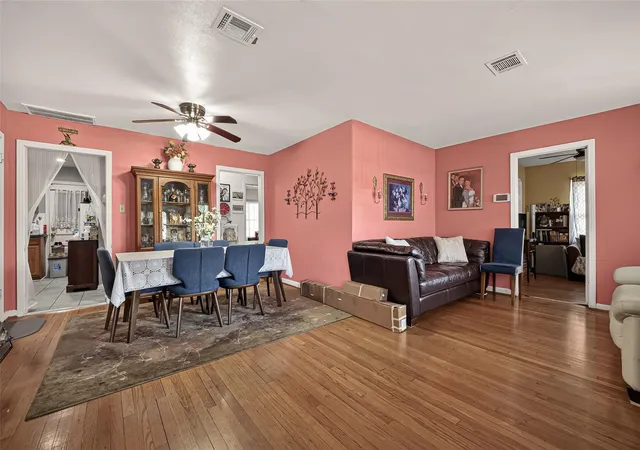 Photo 3 of Single family home for sale at 2926 Robertson St, Houston, TX 77009 | MLS# 18399826 | Listing updated on 2026-08-28