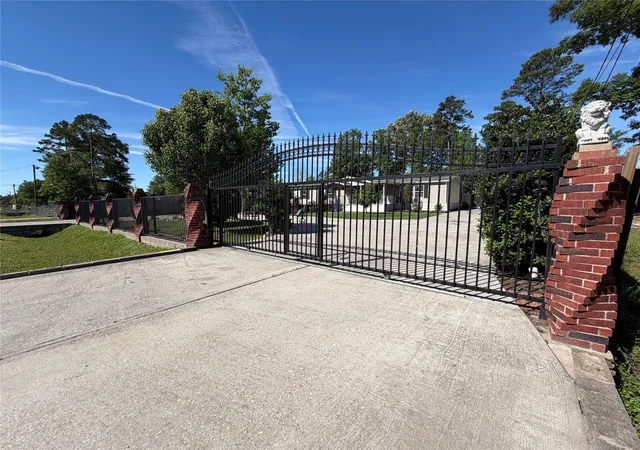 Photo 3 of Single family home for sale at 23943 Swallowtail Ln, New Caney, TX 77357 | MLS# 62528752 | Listing updated on 2026-06-11