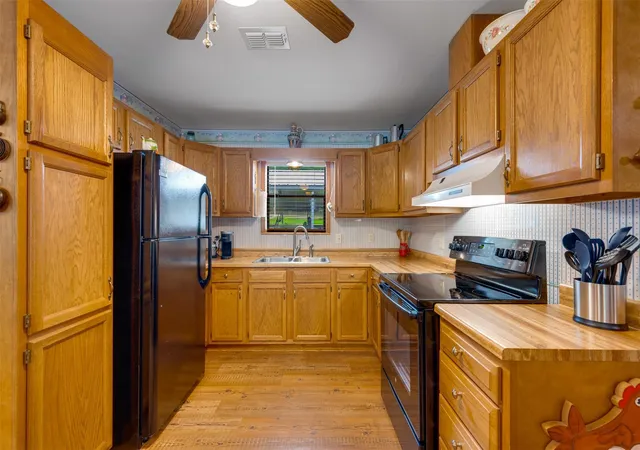 Photo 3 of Single family home for sale at 20 Waco, Elkhart, TX 75839 | MLS# 96631965 | Listing updated on 2026-08-11