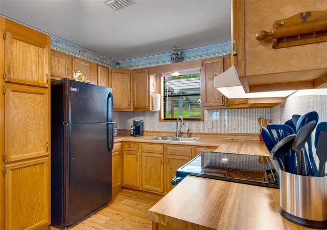 Photo 4 of Single family home for sale at 20 Waco, Elkhart, TX 75839 | MLS# 96631965 | Listing updated on 2026-08-11