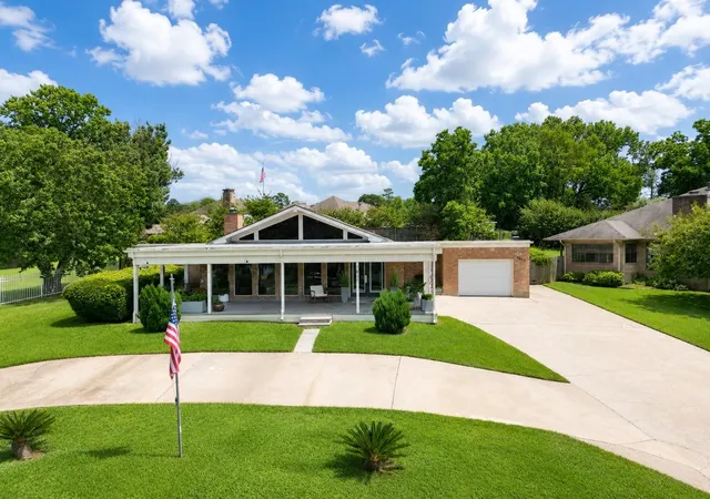 1st image of 1617 Green Briar Dr, Huntsville, TX 77340 | MLS# 57327270