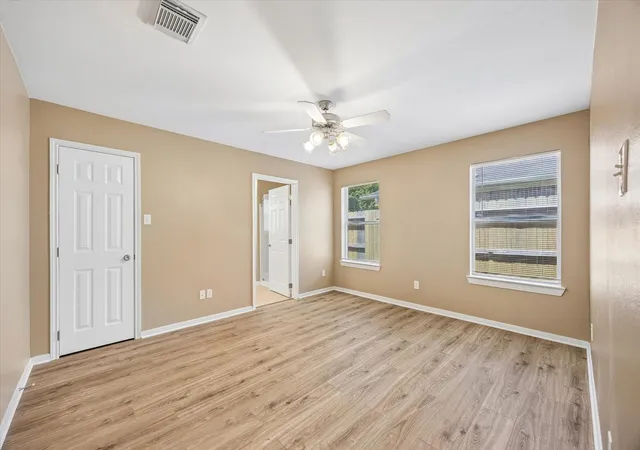 5th image of 4341 Country Club Dr, Dickinson, TX 77539 | MLS# 51782710