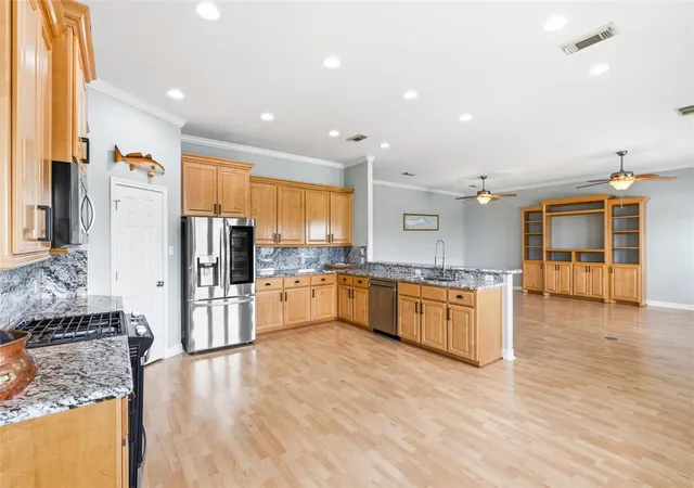 4th image of 911 Bonita St, Bayou Vista, TX 77563 | MLS# 72068921