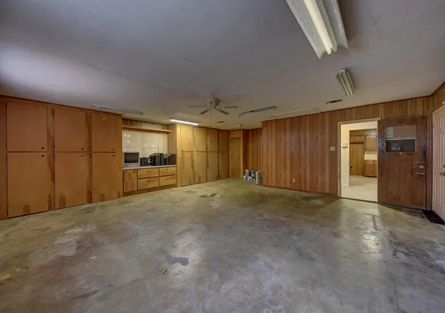 11th image of 915 Farmers, Brenham, TX 77833 | MLS# 20308412