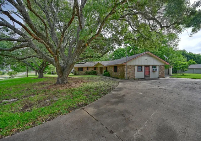 Homes for sale in Brenham, TX | 915 Farmers, Brenham, TX 77833 | MLS# 20308412