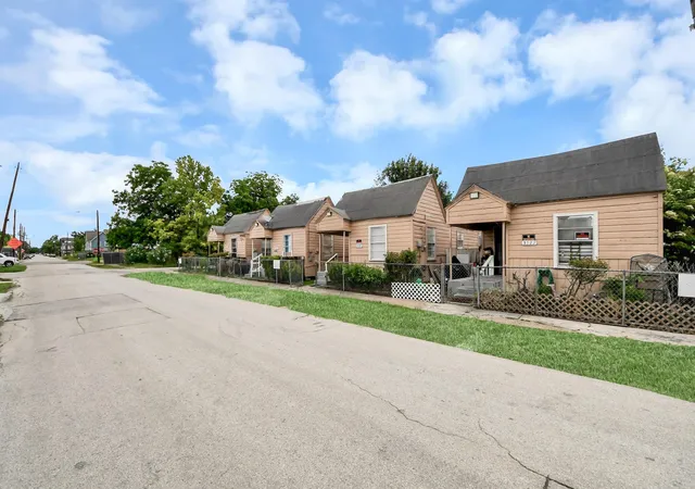 2nd image of 3317 Sampson St, Houston, TX 77004 | MLS# 68414706