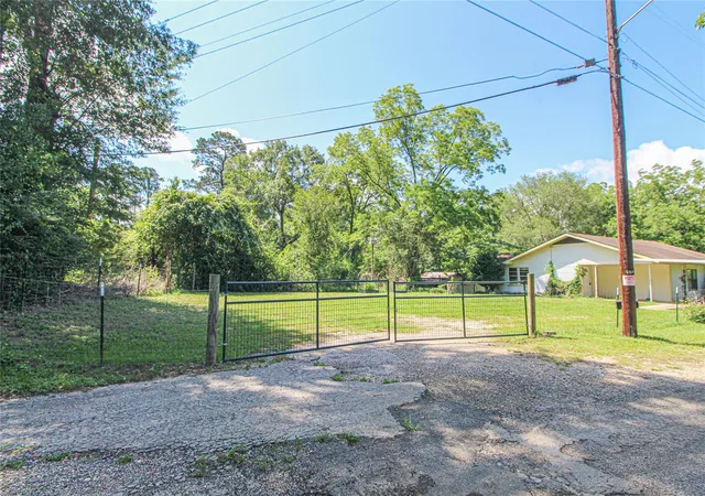 2nd image of 104 S Beatty Ave, Livingston, TX 77351 | MLS# 15621039