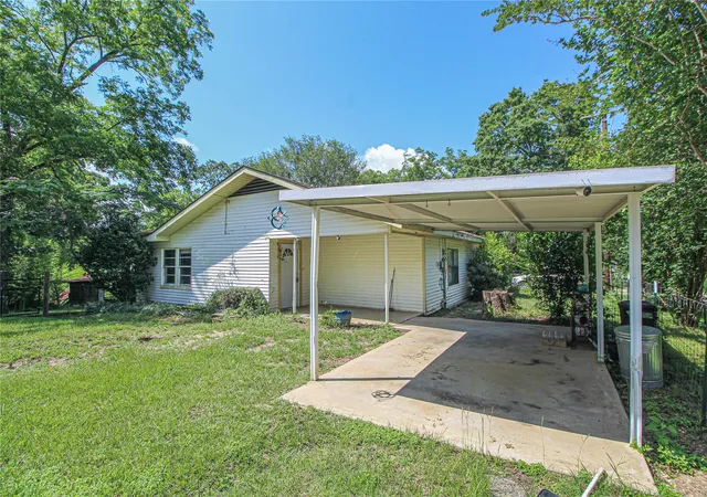 4th image of 104 S Beatty Ave, Livingston, TX 77351 | MLS# 15621039