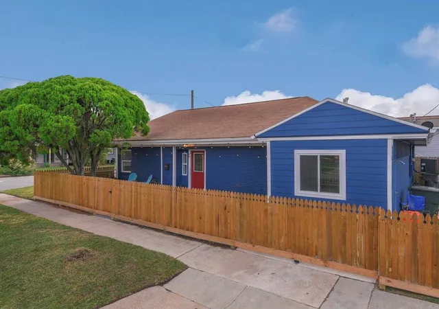 Photo 1 of Single family home for sale at 1317 26th Street, Galveston, TX 77550 | MLS# 13381539 | Listing updated on 2026-08-06