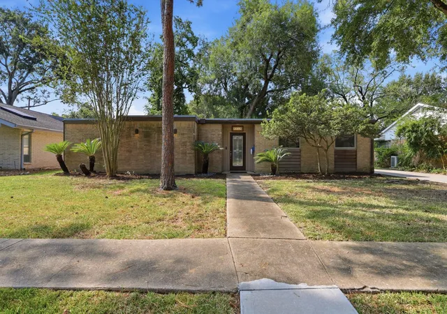 Photo 1 of Single family home for sale at 5515 Braesvalley Dr, Houston, TX 77096 | MLS# 6491302 | Listing updated on 2026-09-16