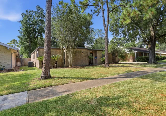 Photo 2 of Single family home for sale at 5515 Braesvalley Dr, Houston, TX 77096 | MLS# 6491302 | Listing updated on 2026-09-16