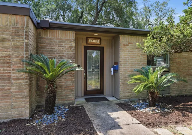 Photo 3 of Single family home for sale at 5515 Braesvalley Dr, Houston, TX 77096 | MLS# 6491302 | Listing updated on 2026-09-16