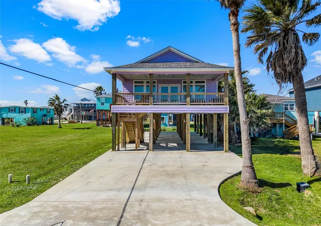 Photo 3 of Single family home for sale at 4028 Surf Dr, Galveston, TX 77554 | MLS# 10947676 | Listing updated on 2026-07-04