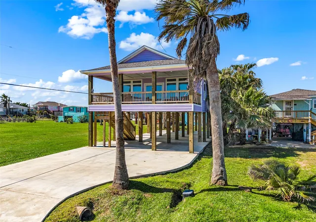 Photo 3 of Single family home for sale at 4028 Surf Dr, Galveston, TX 77554 | MLS# 10947676 | Listing updated on 2026-07-04