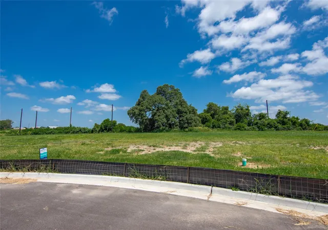 1st image of 512 Trend View Dr, Weimar, TX 78962 | MLS# 58542517