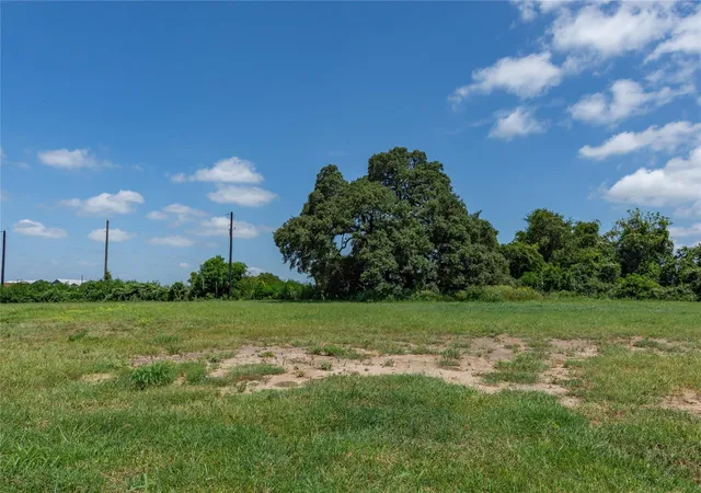 2nd image of 512 Trend View Dr, Weimar, TX 78962 | MLS# 58542517