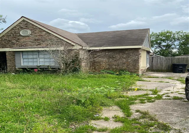 Photo 2 of Single family home for sale at 4007 Knotty Oaks Trl, Houston, TX 77045 | MLS# 98697846 | Listing updated on 2026-09-06