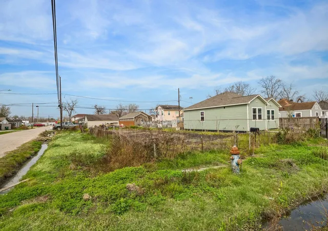 2nd image of 248 Hoffman St, Houston, TX 77020 | MLS# 23888727