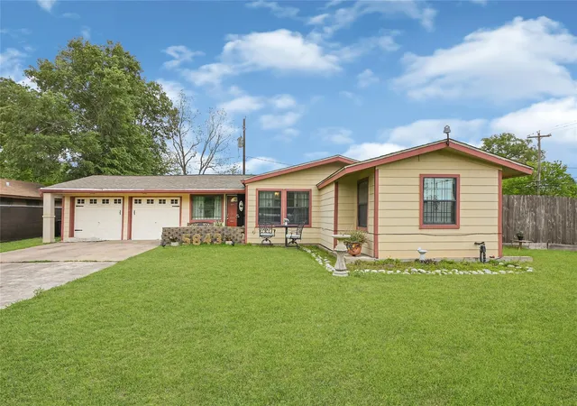 Photo 1 of Single family home for sale at 5843 Kenilwood Dr, Houston, TX 77033 | MLS# 89037821 | Listing updated on 2026-04-20
