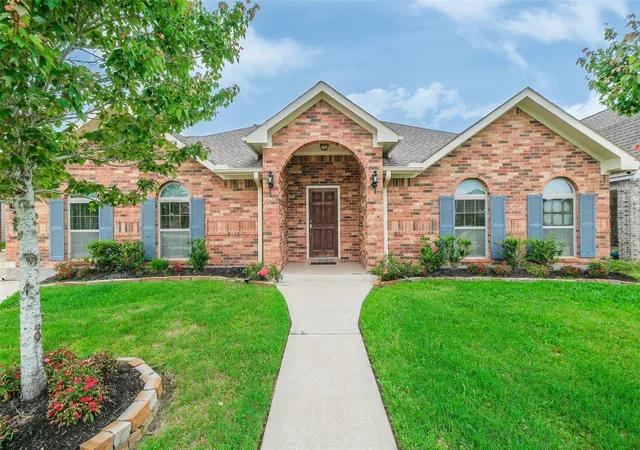 Photo 2 of Single family home for sale at 6811 Gonzales Point, Manvel, TX 77578 | MLS# 75264906 | Listing updated on 2026-09-11